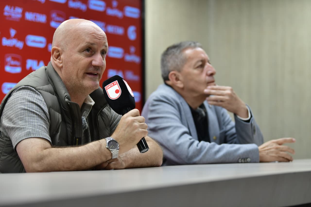 "Sé lo que es el club, y la grandeza de Santa Fe, la Libertadores es una motivación extra. Queremos que el equipo sea protagonista, que juegue en campo rival", dijo Pablo Repetto en su presentación.