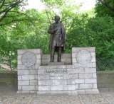 Nueva York retira estatua del “padre de la ginecología” por experimentar en esclavas negras, sin anestesia