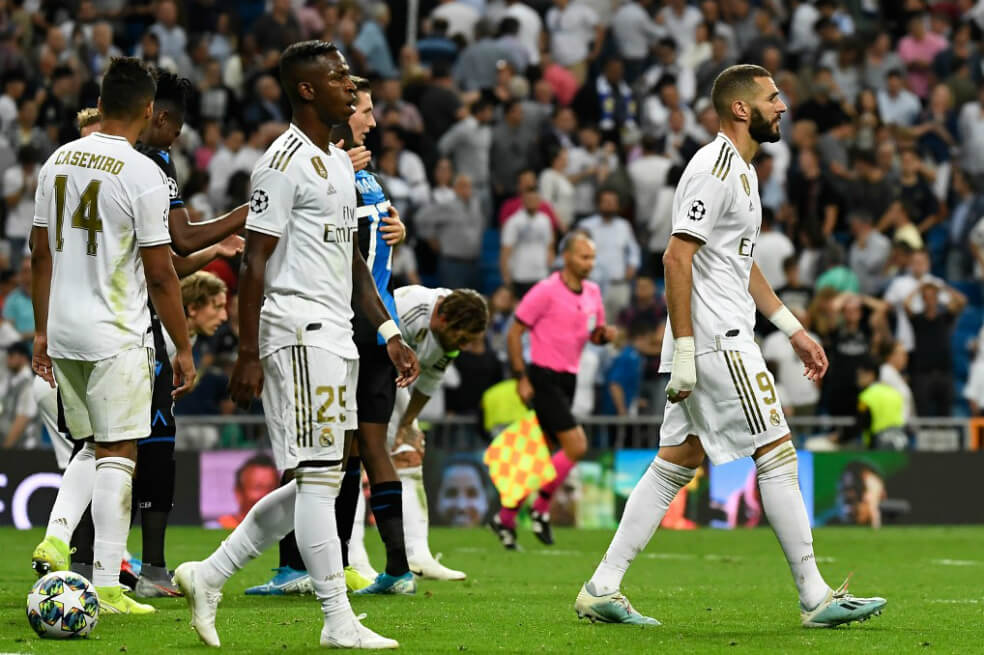 Los jugadores de Real Madrid tras el empate ante Brujas. / AFP