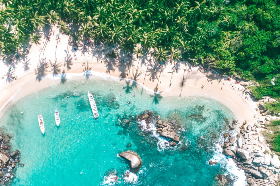 Las 15.000 hectáreas del Parque Natural Nacional Tayrona ofrecen al visitante una paradisíaca combinación de naturaleza, historia precolombina, aventura y relajación.
