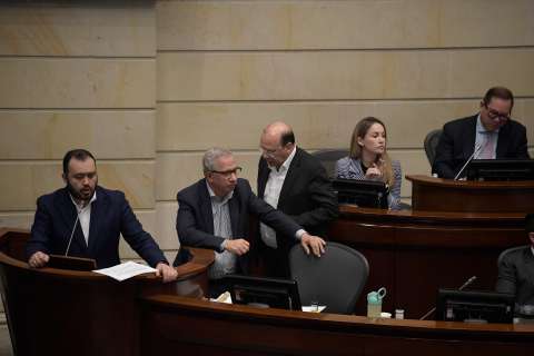 Plenaria del Senado aprobó control político a ministros de Petro por emergencia económica