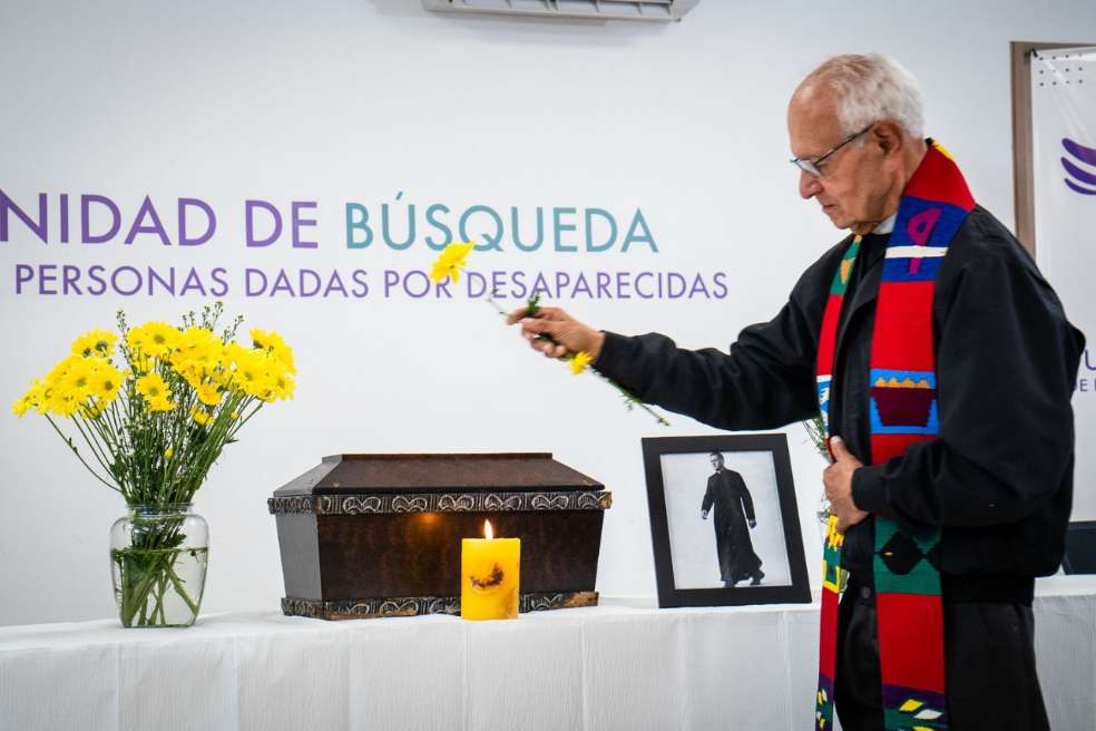 En la urna ubicada en un osario del cementerio Campo Hermoso en Bucaramanga fueron encontrados restos del padre Camilo Torres.