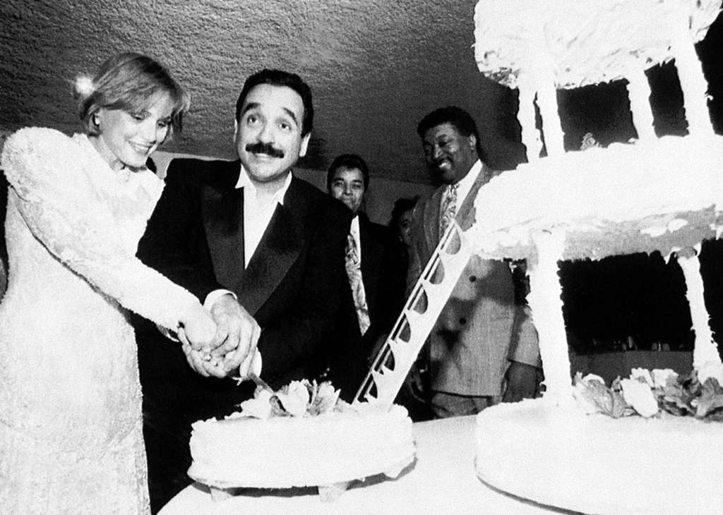 Willie Colón y Julia Craig se casaron en Cancún. Celia Cruz y Jhonny Ventura, colegas y amigos del artista, fueron sus testigos.