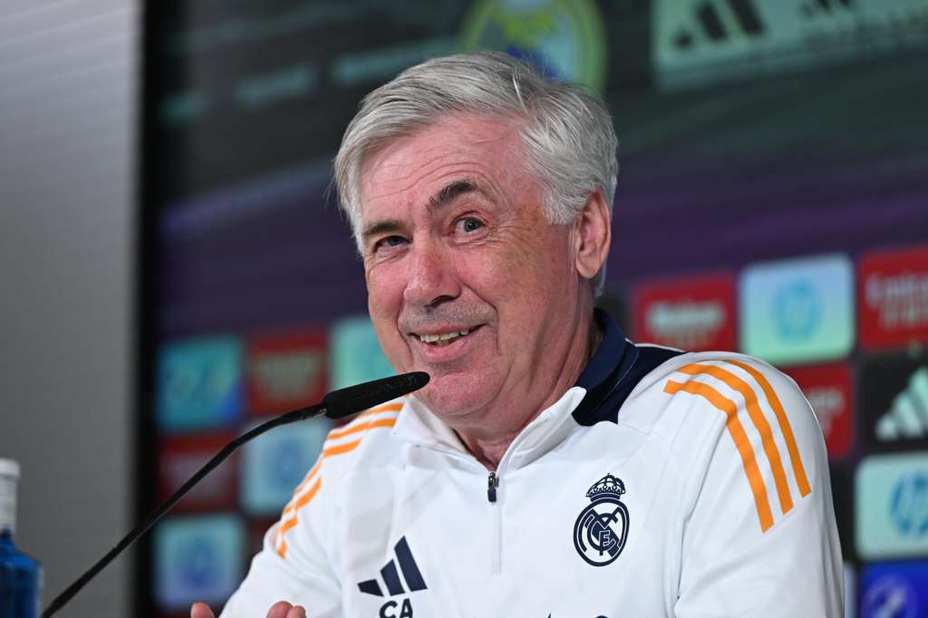 MADRID, 22/04/2025.- El entrenador del Real Madrid, Carlo Ancelotti durante la rueda deprensa posterior al entrenamiento realizado este martes en la Ciudad Deportiva de Valdebebas, donde el equipo prepara el partido de Liga que disputa mañana miércoles ante el Getafe. EFE/Fernando Villar