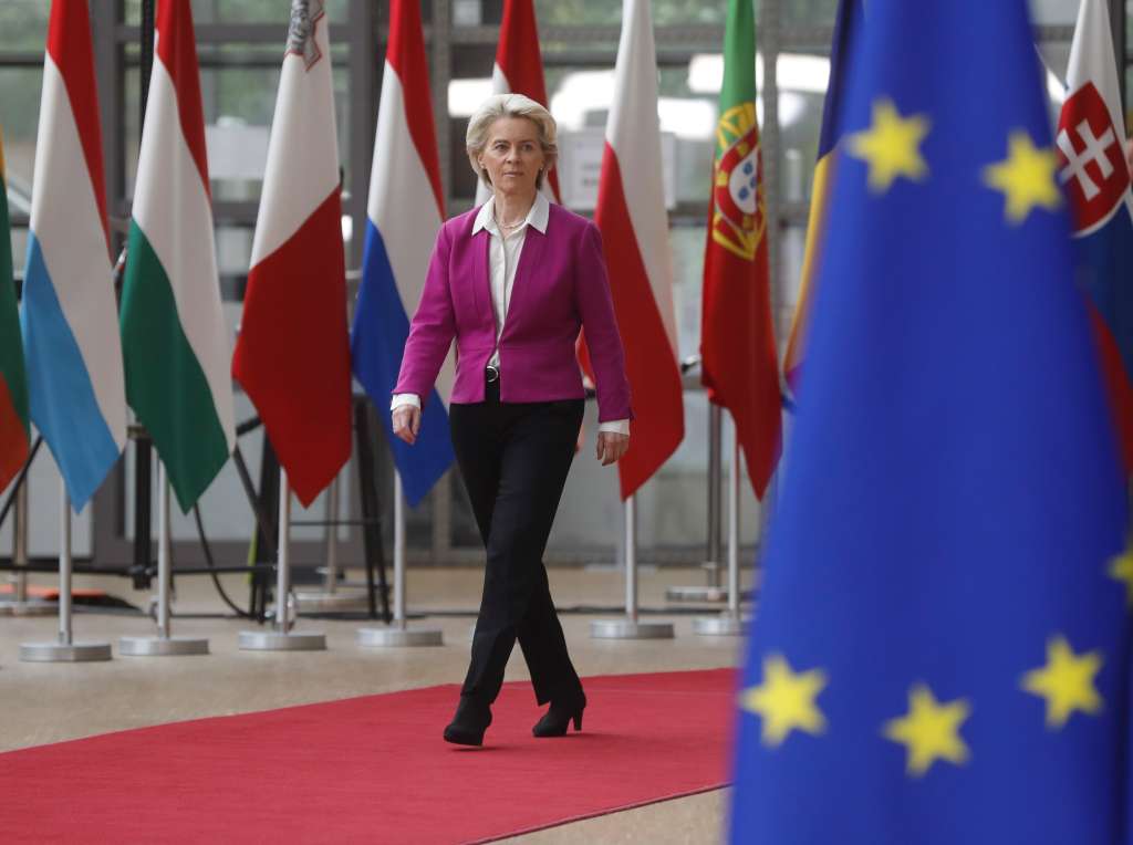 Brussels (Belgium), 30/05/2022.- President of the European Commission, Ursula von der Leyen, arrives at the first day of a Special European Summit on Ukraine at the European Council, in Brussels, Belgium, 30 May 2022. (Bélgica, Ucrania, Bruselas) EFE/EPA/STEPHANIE LECOCQ