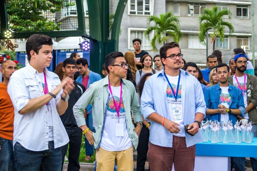 Parte del equipo de jóvenes de 1001 Ideas para Mi País, que apoya emprendimientos en Venezuela. / Cortesía