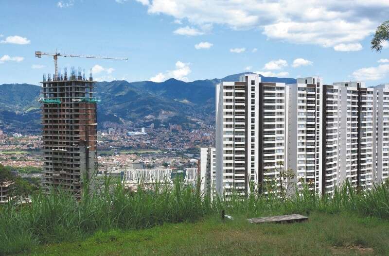 Según el informe de Galería Inmobiliaria, fuente oficial de la Lonja, se han vendido 11.441 viviendas. / Luis Alfonso Benavides