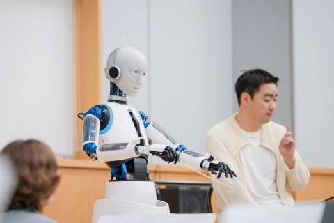 Un robot director de orquesta lleva la batuta en Corea del Sur