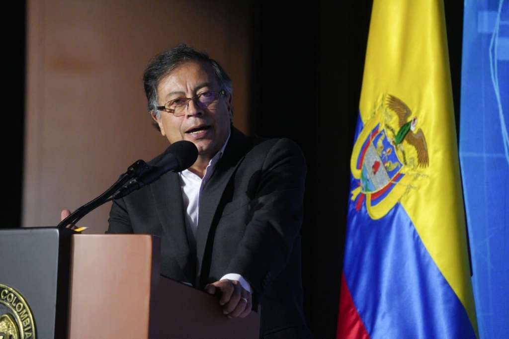 Gustavo Petro invitó al sector financiero del país a trabajar mancomunadamente con el Estado.