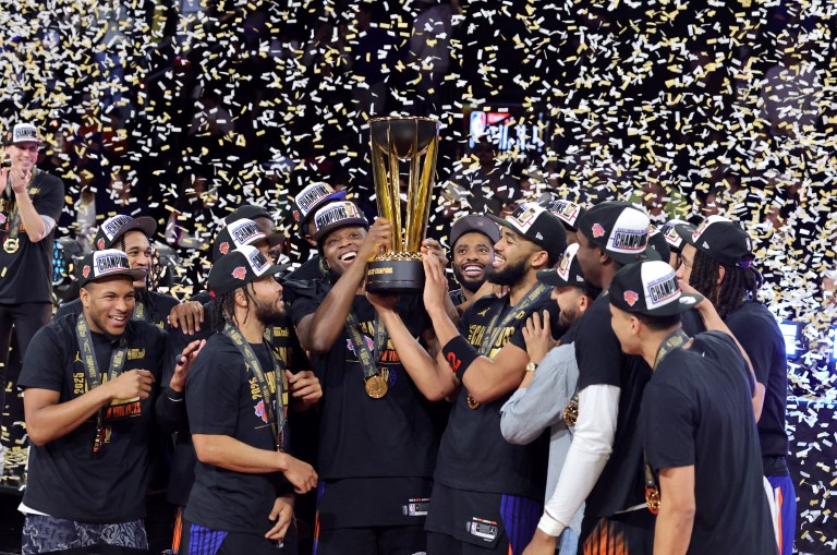 Los Knicks se coronaron campeones de la NBA Cup luego de vencer a los Spurs en la final
