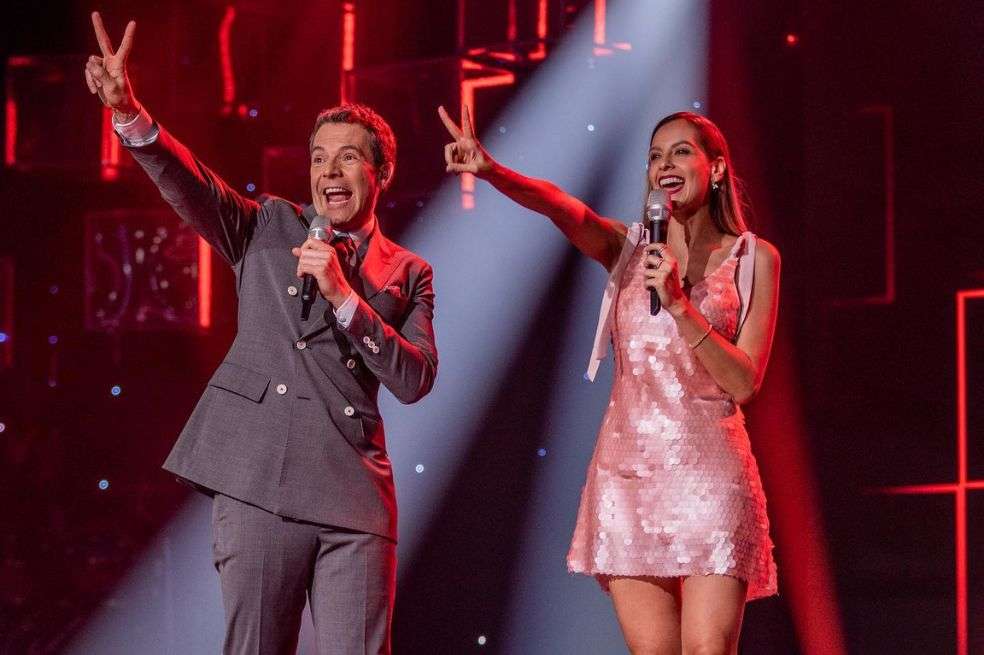 Los presentadores de ‘La Voz Kids’, Iván Lalinde y Laura Acuña, son más cercanos desde que comparten escenario en el concurso de Caracol