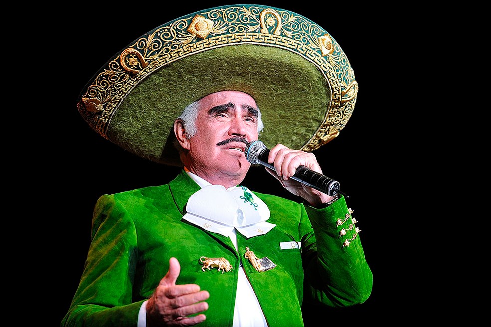 Vicente Fernández es portada de una edición especial de homenaje en la revista Vea.