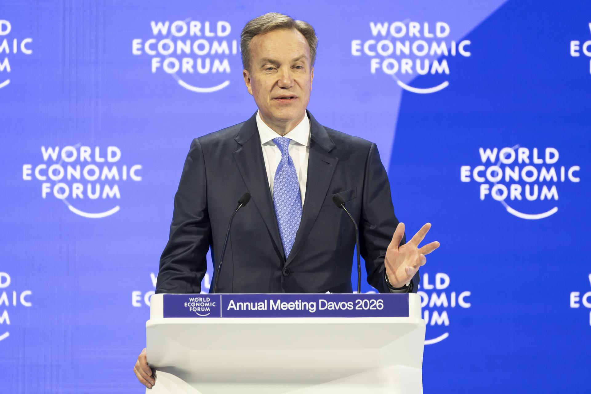DAVOS (Switzerland), 20/01/2026.- Norwegian Borge Brende, President and CEO of the World Economic Forum (WEF), speaks during a plenary session in the Congress Hall during the 56th annual meeting of the WEF in Davos, Switzerland, 20 January 2026. The meeting, under the topic 'A Spirit of Dialogue,' brings together entrepreneurs, scientists, and corporate and political leaders and runs from 19 to 23 January. (Suiza) EFE/EPA/LAURENT GILLIERON
