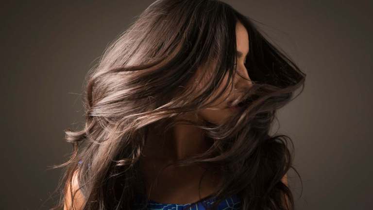 ¿Cómo prevenir la caída del cabello y mantenerlo saludable?