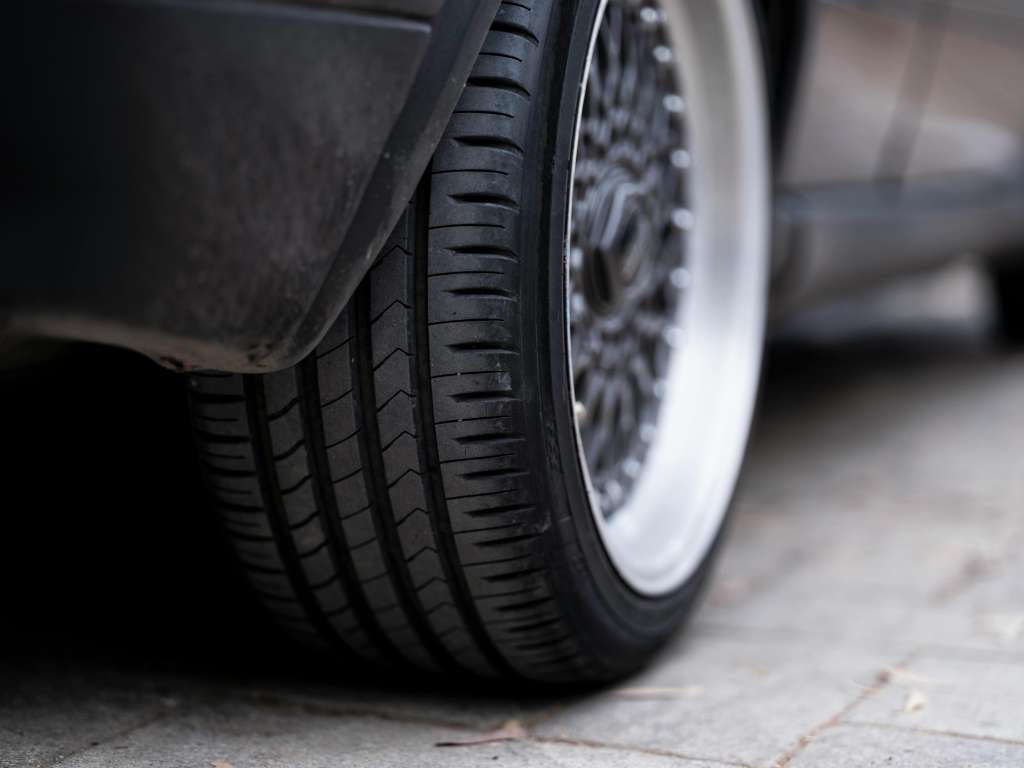Alineación y balanceo: ¿cuándo realizarlos para cuidar su carro?