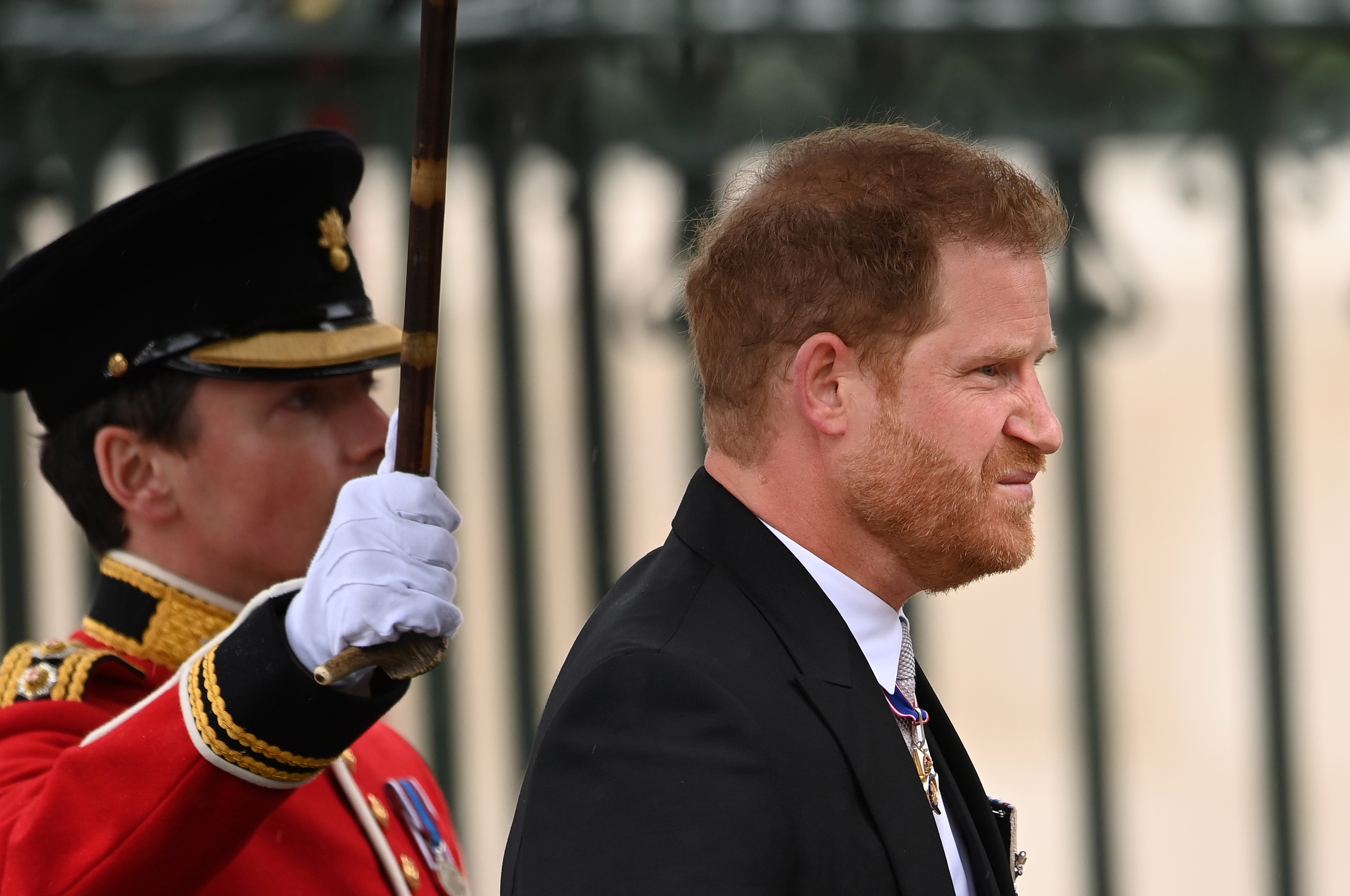 London (United Kingdom), 06/05/2023.- Britain's Prince Harry (R), Duke of Sussex, arrives for the Coronation of Britain's King Charles III and Queen Camilla at Westminster Abbey in London, Britain, 06 May 2023. Coronations of British Kings and Queens have taken place at Westminster Abbey for the last 900 years. The service will be attended by around 100 heads of state from around the world. (Reino Unido, Londres) EFE/EPA/Andy Rain EPA-EFE/Andy Rain