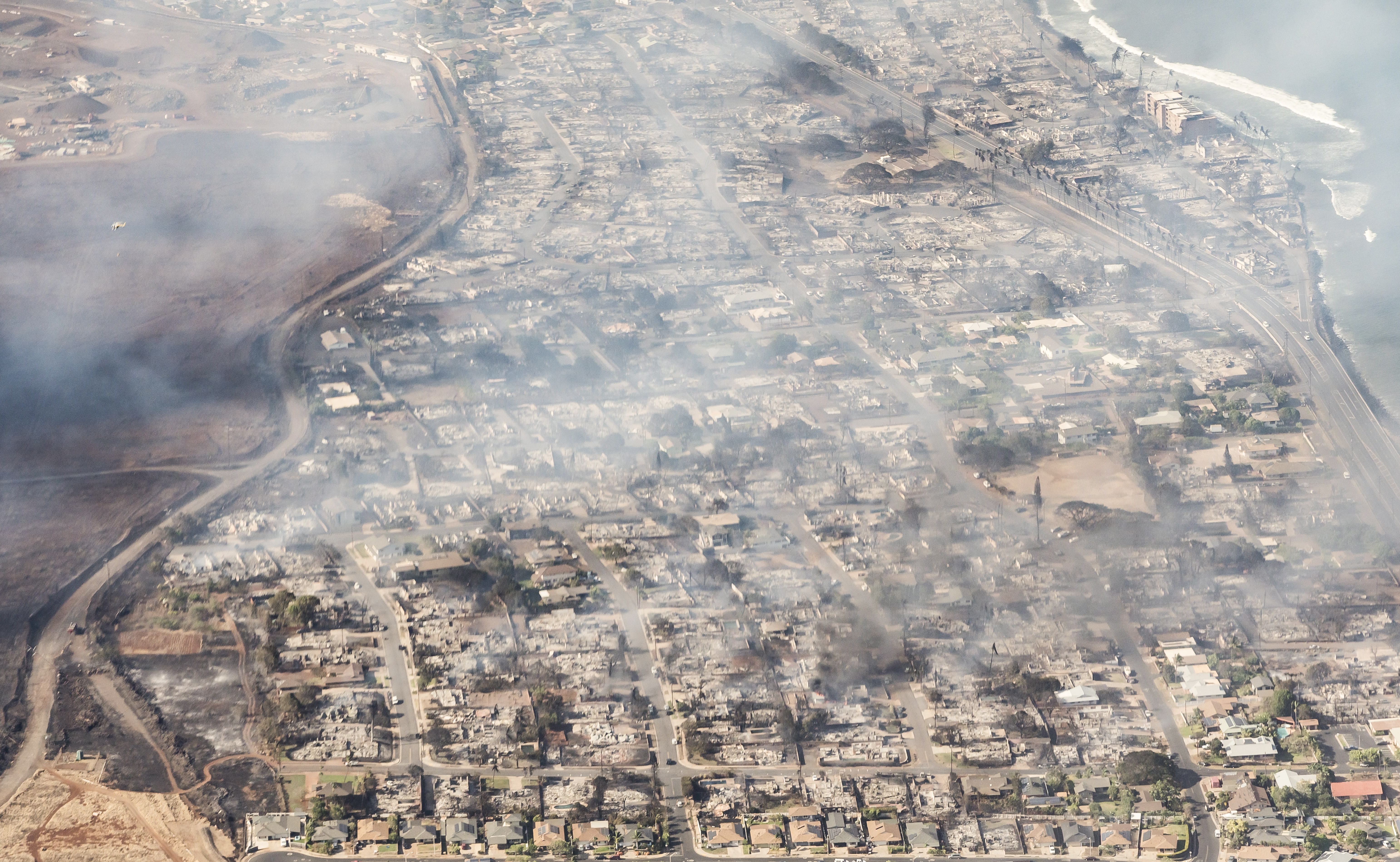 Lahaina (United States), 09/08/2023.- A handout photo made available by Carter Barto shows an arial view of buildings damaged in Lahaina, Hawaii as a result of a large wildfire which has killed 6 people and forced thousands of evacuations on the island of Maui in Hawaii, USA, 09 August 2023. Winds from Hurricane Dora, which is currently over the Pacific Ocean hundreds of miles south of Hawaii, have intensified the wildfires. (incendio forestal) EFE/EPA/CARTER BARTO / HANDOUT HANDOUT EDITORIAL USE ONLY/NO SALES