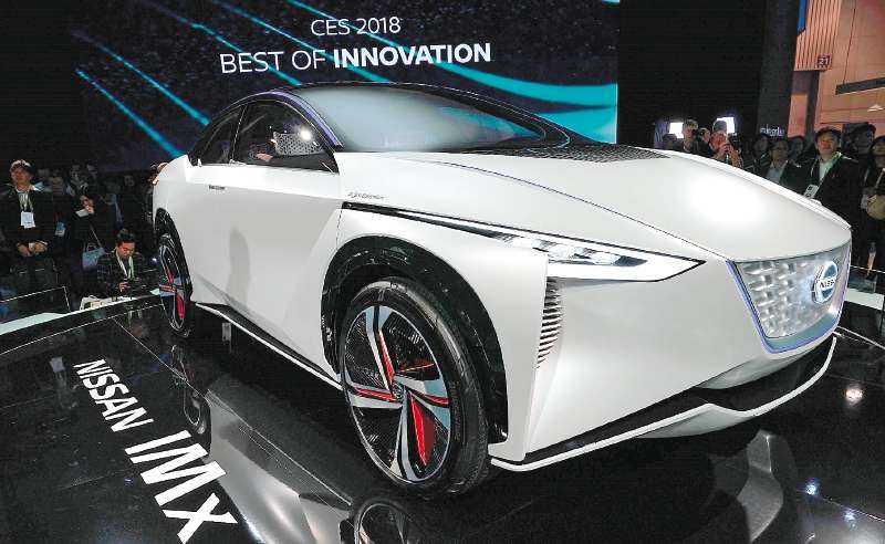 Modelos concepto autónomos de Panasonic (arriba) y Nissan expuestos en el CES 2018. / Fotos: AFP