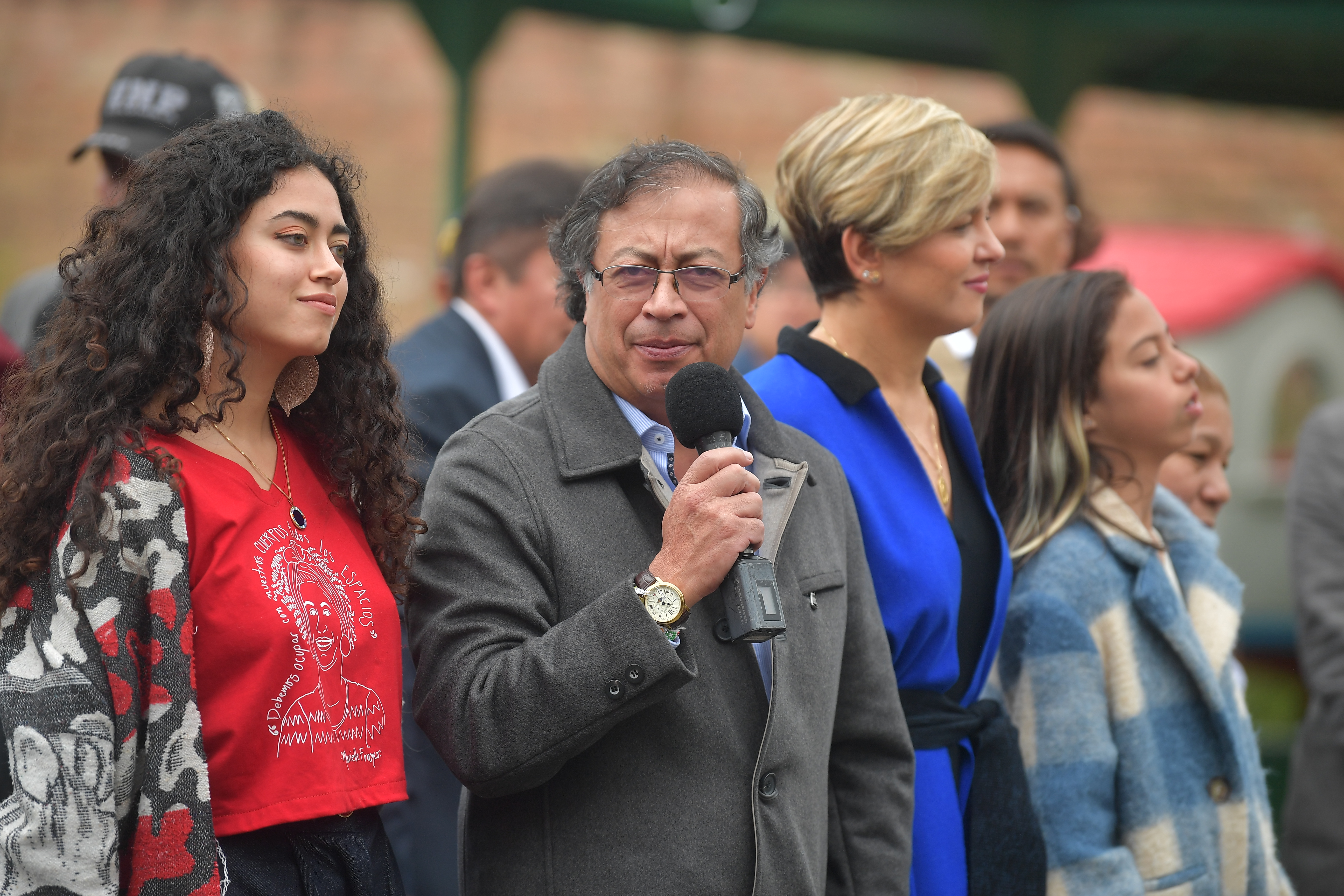 Candidato presidencial colombiano por la coalición Pacto Histórico, ejerciendo su derecho al voto durante la segunda jornada de las elecciones presidenciales del 19 de junio de 2022 junto a su familia.