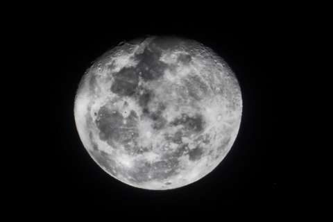 Los minerales de la Luna se estarían oxidando debido al “viento terrestre”
