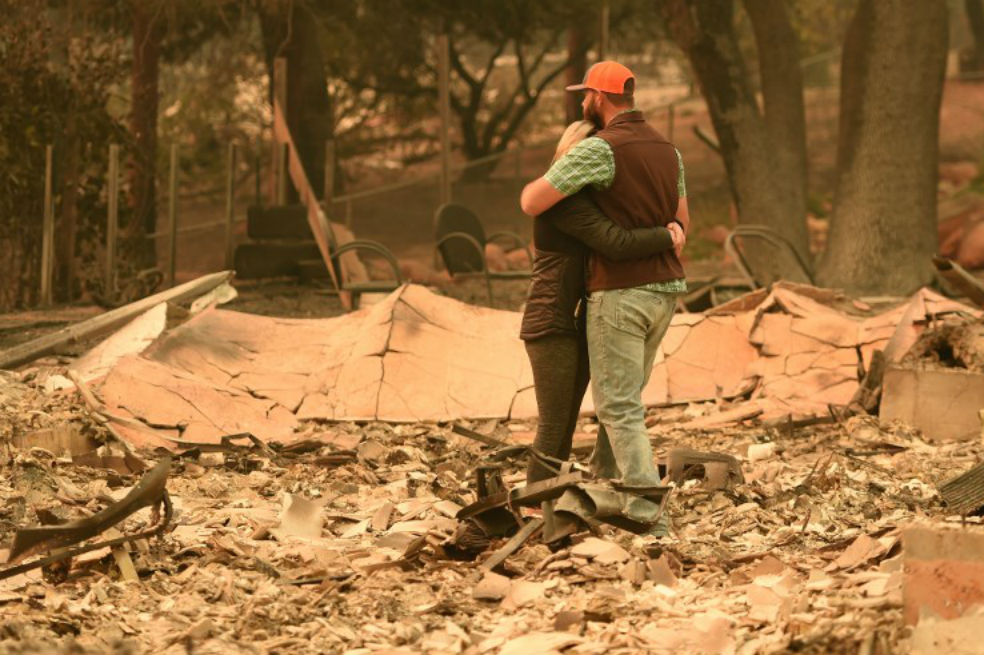Los incendios forestales en California dejan millonarias pérdidas y centenares de desaparecidos. / AFP