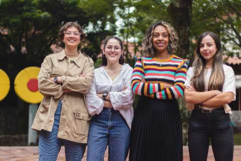 Las colombianas que ganaron una beca en la ONU por desafiar la gravedad cero
