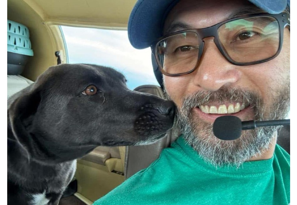 Seuk Kim, de 49 años, y los tres animales volaban desde Maryland a Albany, Nueva York, cuando el avión se estrelló en Windham, un pequeño pueblo en las montañas Catskill.