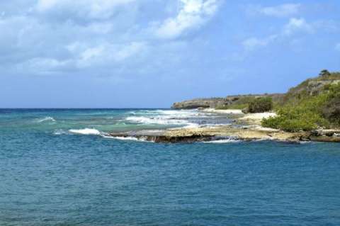 Alerta por apropiación ilegal de condominios en las playas de Pozos Colorados