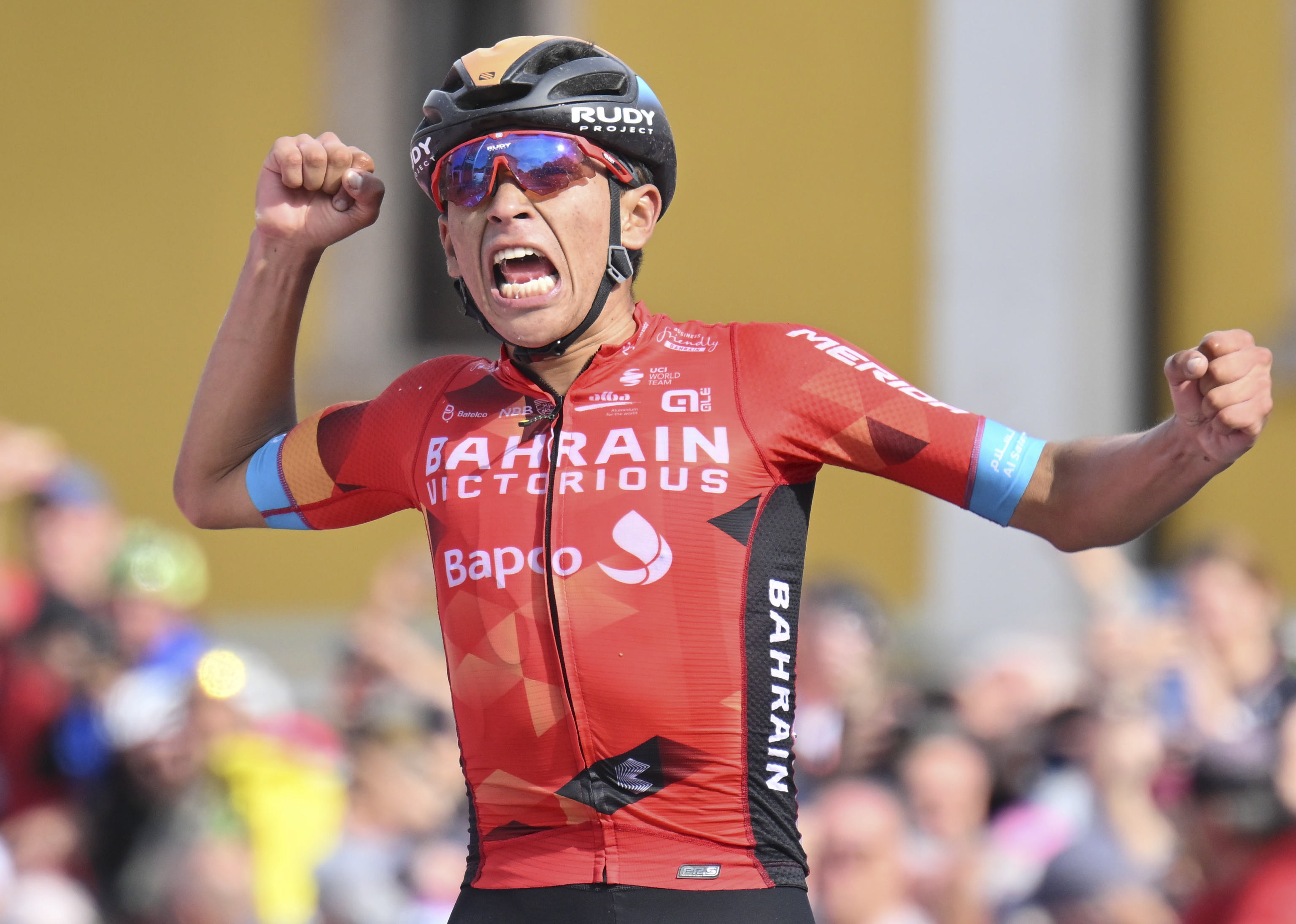 Lavarone (Italy), 25/05/2022.- Colombian rider Santiago Buitrago of Team Bahrain celebrates winning 17th stage of the Giro d'Italia 2022 cycling race, over 168 kilometers from Ponte di Legno to Lavarone, 25 May 2022. (Ciclismo, Bahrein, Italia) EFE/EPA/MAURIZIO BRAMBATTI
