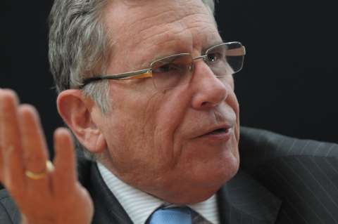 Archivan indagación contra exministro Carlos Holguín por nexos con “Don Diego”