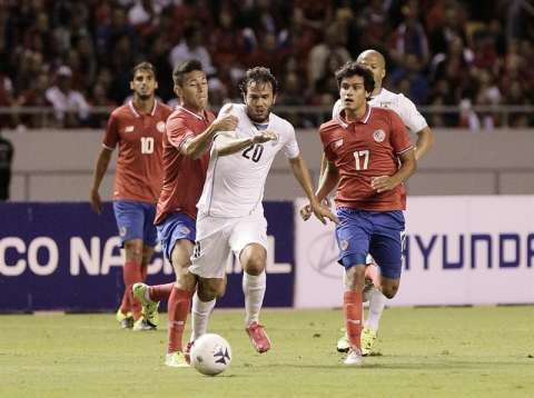 Costa Rica venció 1-0 a Uruguay, que no tuvo a Suárez ni a Cavani