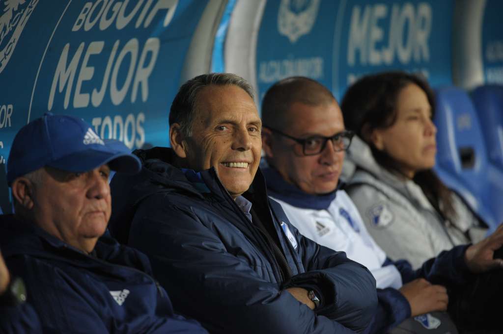 Director técnico argentino que dirige a Millonarios, en el partido ante Envigado por la fecha 16 de la Liga Águila I 2018.