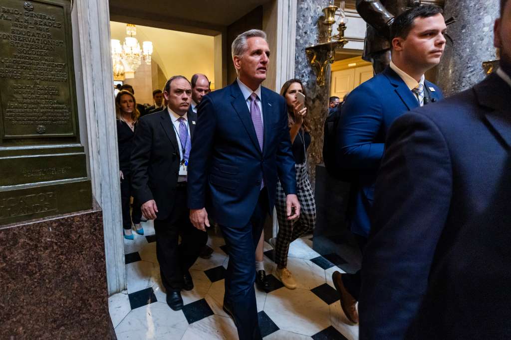 Washington (United States), 03/10/2023.- Republican Speaker of the House Kevin McCarthy walks to a vote on the House floor to vacate his leadership in the US Capitol in Washington, DC, USA, 03 October 2023. Republican lawmaker from Florida Matt Gaetz brought the motion; should McCarthy lose the vote, it will be the first time in American history that lawmakers have removed a speaker. EFE/EPA/JIM LO SCALZO