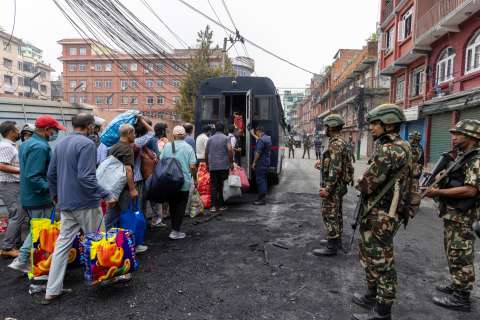 El ejército nepalí controla Katmandú y entabla diálogo sobre el futuro del país