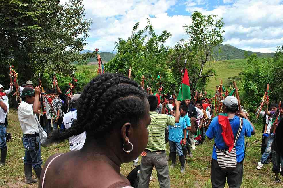 Los afrodescendientes e indígenas de la región se unieron para retirar las dragas y retroexcavadoras del río Esmita, en el Hoyo Patía. / Fotos Censat – Agua Viva