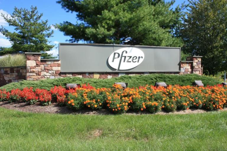 Pfizer, acusado de haber ocultado que una de sus medicinas podría prevenir el Alzheimer