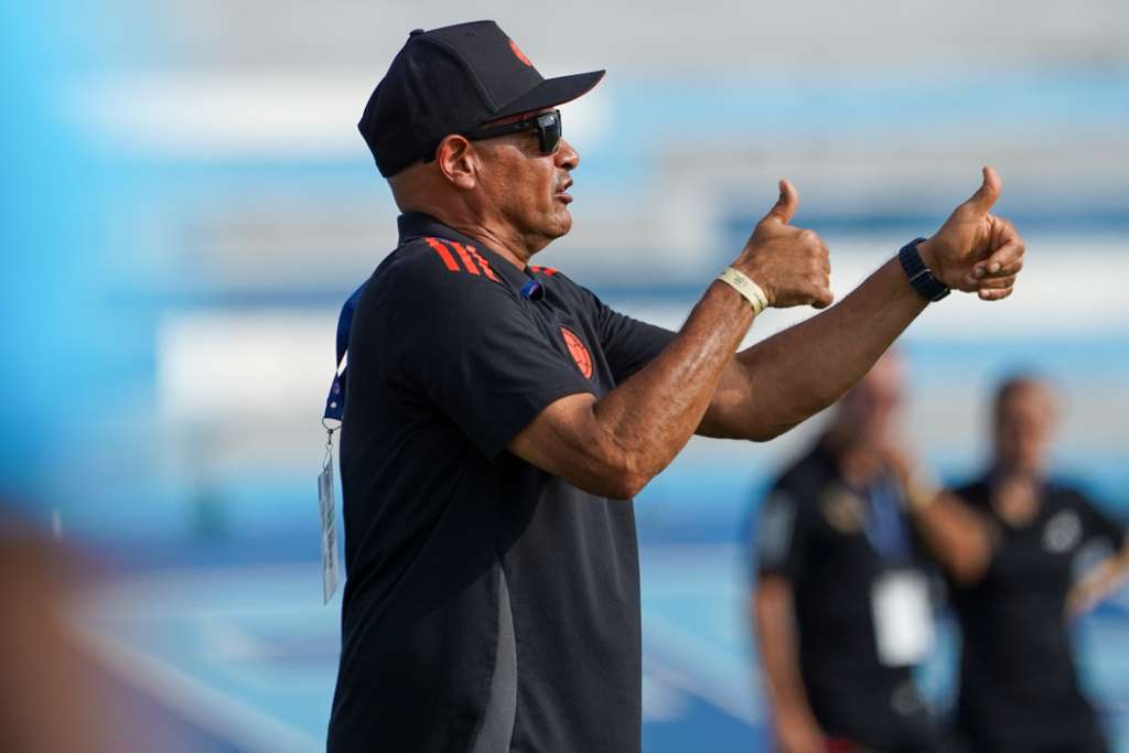 Carlos Paniagua, al mando de la selección femenina sub-20 de Colombia.