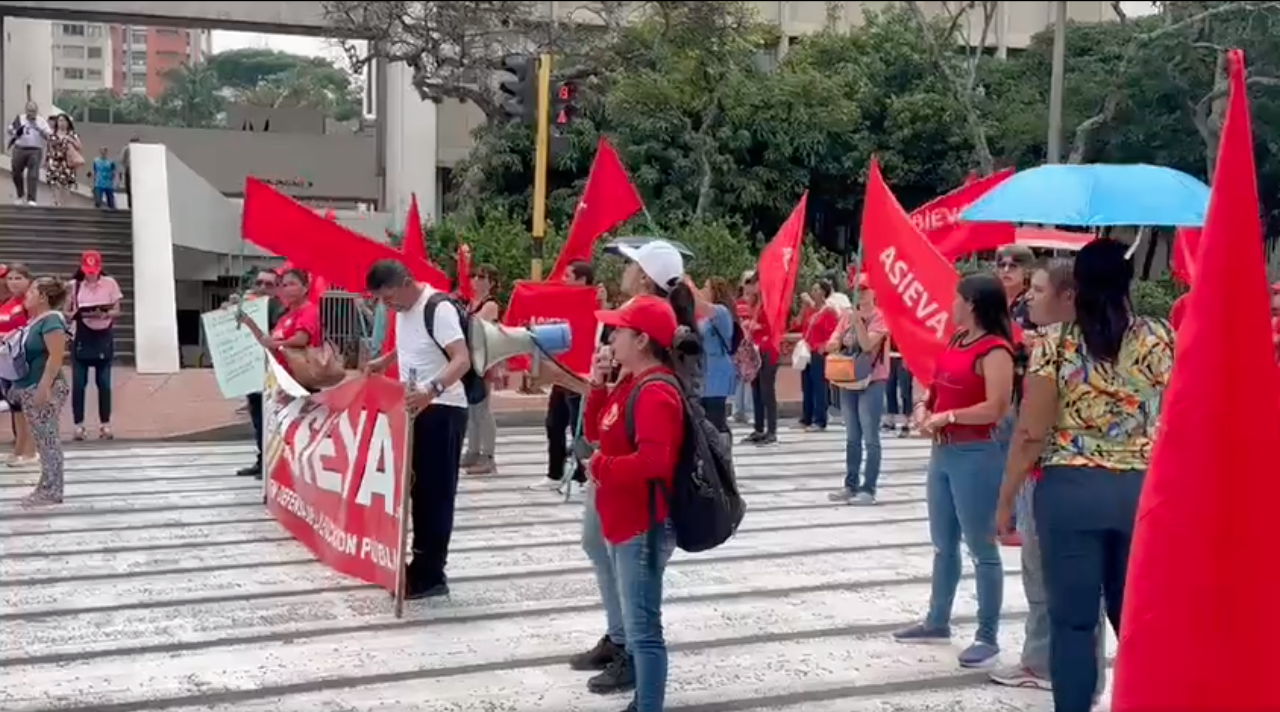 También se presentaron protestas del gremio de los transportadores escolares.