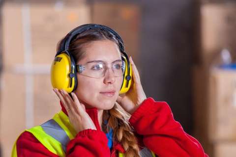 Proyecto de ley busca fortalecer la participación femenina en el mundo laboral