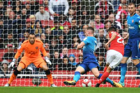 David Ospina, titular en la victoria del Arsenal sobre el Benfica