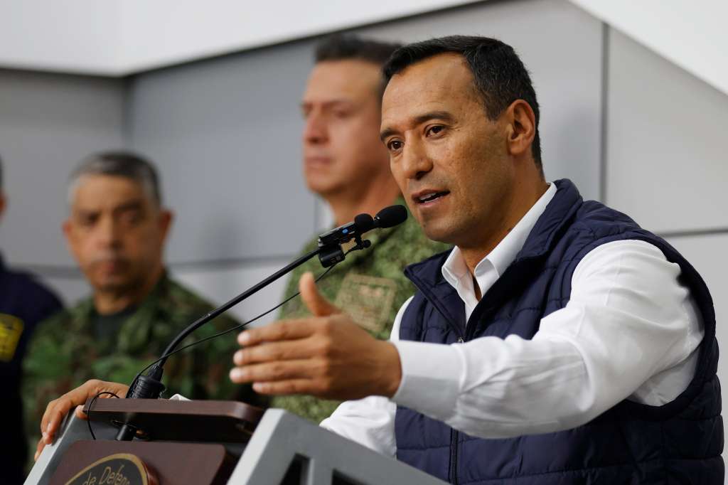 AME9033. BOGOTÁ (COLOMBIA), 13/03/2025.- El ministro de Defensa de Colombia, Pedro Sánchez, habla durante una rueda de prensa este jueves, en Bogotá (Colombia). EFE/ Mauricio Dueñas Castañeda