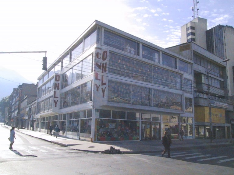 Tradicional almacén de ropa en Bogotá anuncia promociones para marzo