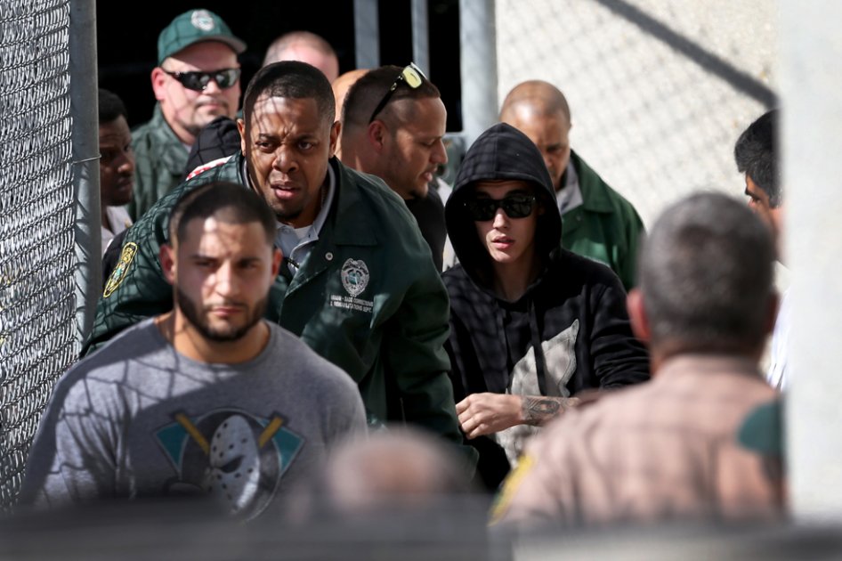 Justin Bieber quedó en libertad tras pagar una fianza de 2.500 dólares.