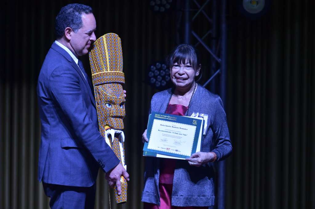 El reconocimiento “A toda una vida” se lo llevó Doria Yanette Bautista Montañez, abogada y directora de la Fundación Nydia Érika Bautista.