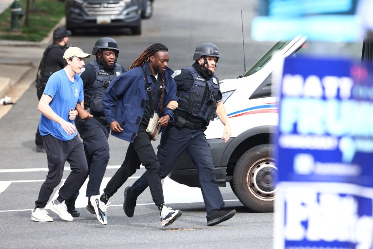 Tiroteo en Washington, la capital de EE. UU., deja al menos tres heridos