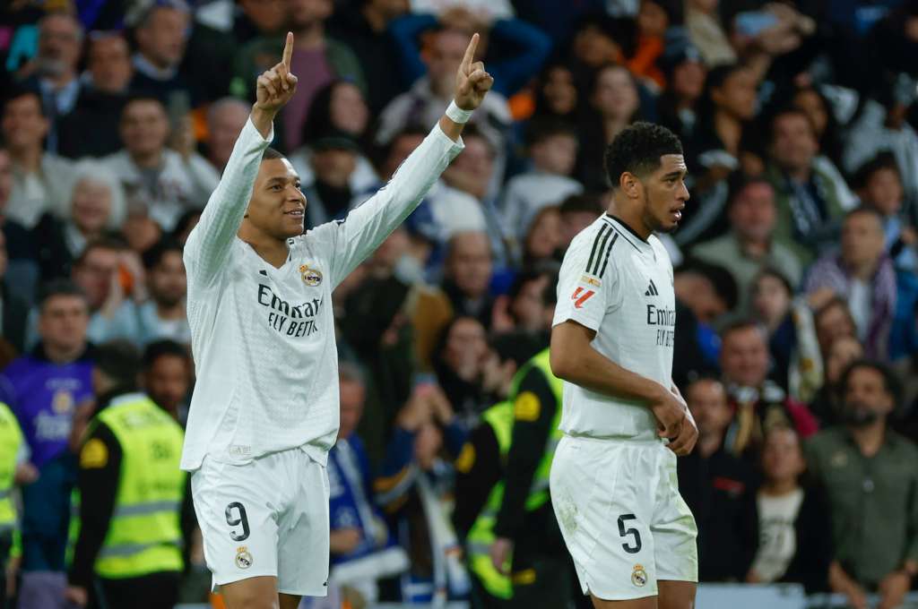 Madrid (Spain), 29/03/2025.- Real Madrid's Kylian Mbappe (L) celebrates aftr scoring his second goal during LaLiga soccer match between Real Madrid and Leganes at Santiago Bernabeu Stadium in Madrid, Spain, 29 March 2025. (España) EFE/EPA/Mariscal