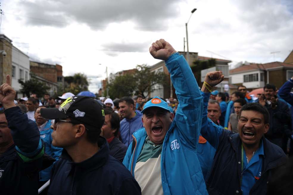 El pasado miércoles, mientras en el Concejo se debatía sobre el futuro de la ETB, los trabajadores protestaron en las afueras del recinto. /Cristian Garavito - El Espectador