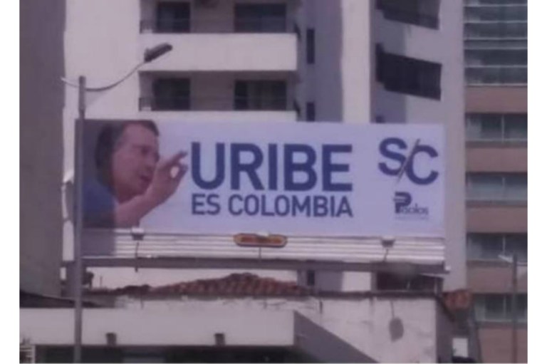 Vallas de respaldo al expresidente Uribe aparecen ahora en Cali