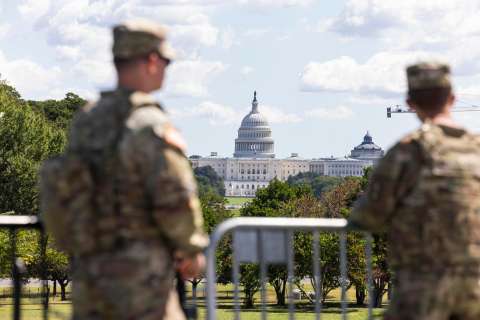 Epstein y el desprestigio demócrata: la estrategia de Trump para militarizar ciudades