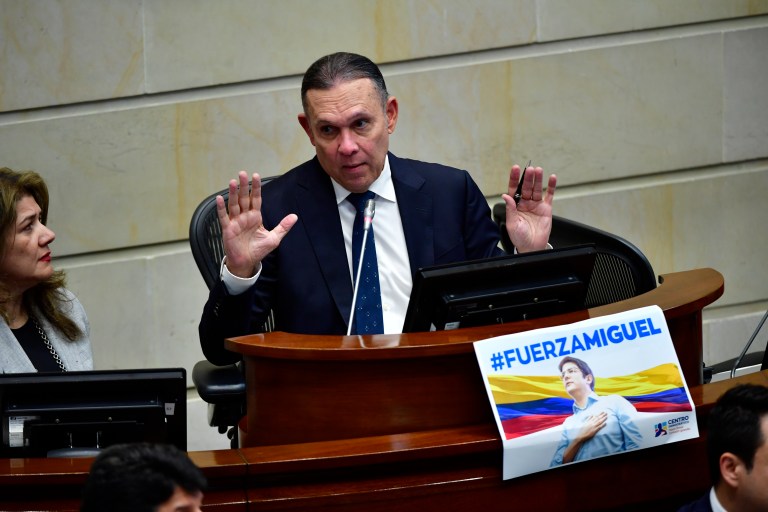 Abren indagación contra presidente del Senado por votación de consulta popular